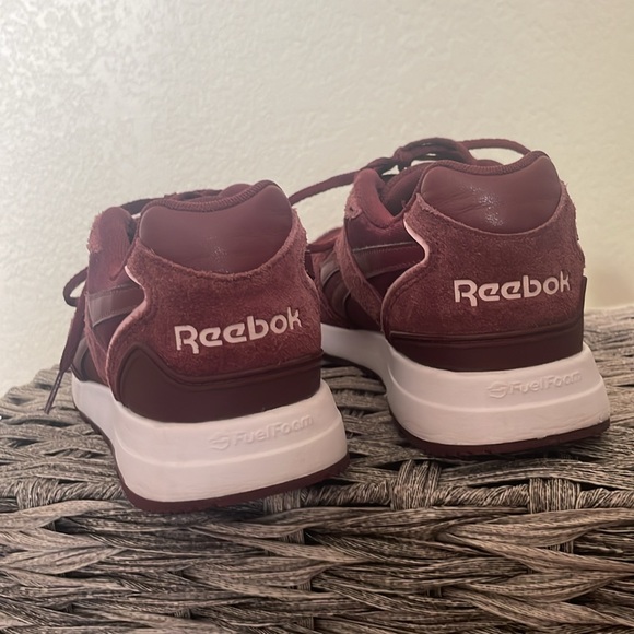 Burgundy suede shoes Reebok womens size 8 1/2 or mens 7 great condition - Picture 10 of 14